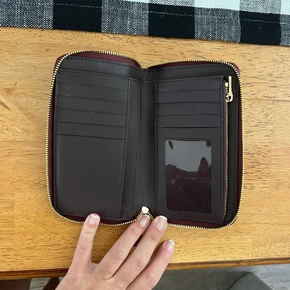 Coach Zip around wallet - Picture 2 of 2